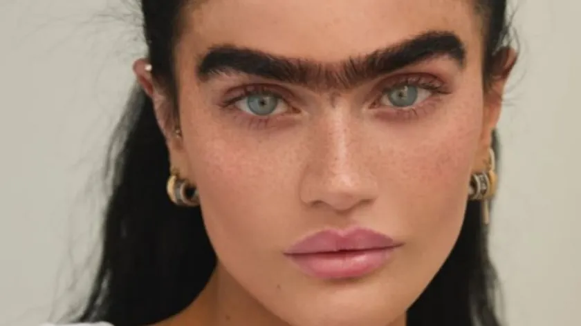 Model Sofija Hadžipanteli Kaşlarını Almayı Reddederek Dünya Çapında Ün Kazandı