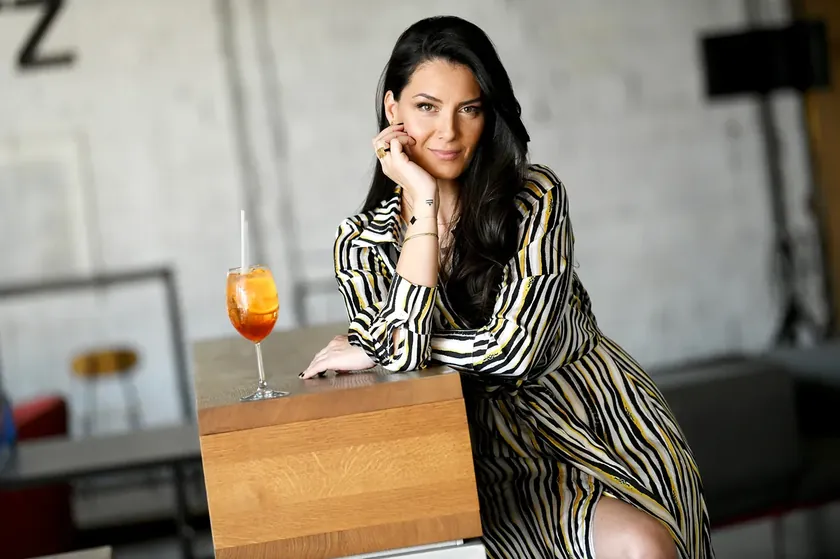 Sunucu Marija Kilibarda uzun saçlarına veda ederek imajında büyük değişim yarattı.