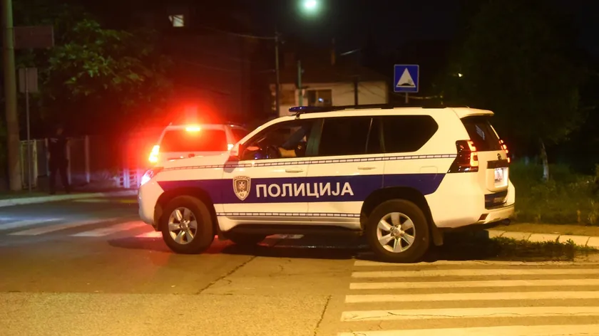 Sırbistan Obrenovac'ta Anne Oğlunu İhbar Etti Polis Otomobilinde Tabanca Buldu