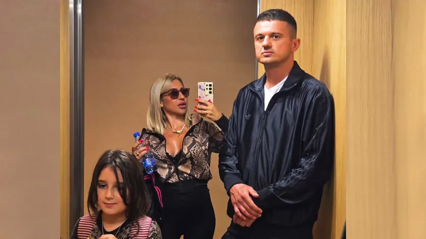 Jovana Jeremić, kızıyla birlikte okula gitti.