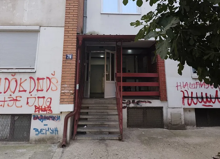 Sırbistan'da bir apartmanda anne ve oğlu cansız bulundu.