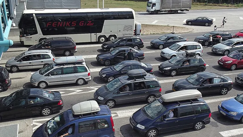 Sırbistan'da Araç Camlarındaki Siyah Noktaların Önemli Güvenlik İşlevi Ortaya Konuldu