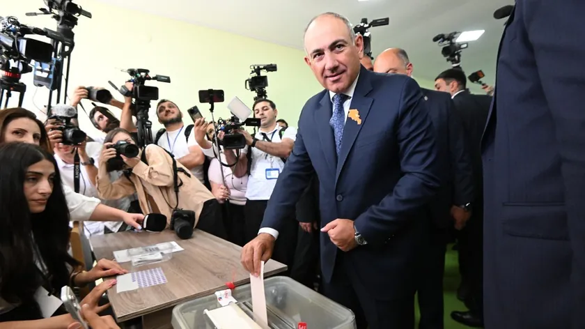 Ermenistan'da Önemli Parlamenter Seçimler Başladı, Paşinyan Politikaları Test Ediliyor