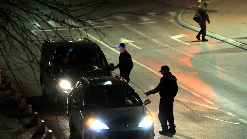 Belgrad'da polis barikatını aşan araç kovalama sonrası kanala uçtu