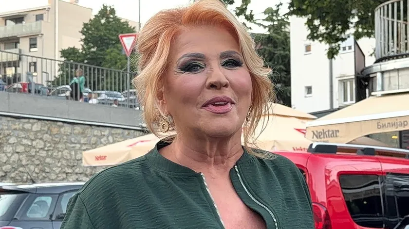 Stanojka Mitrović Ćana, "Vrnjačka Müzik Gece"nde Yeni Görünümüyle Dikkat Çekti