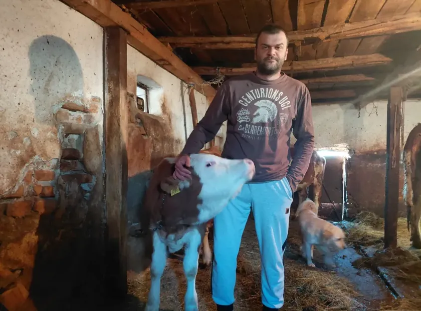 Sırbistan'da siyasi görüşleri nedeniyle süt alımı durdurulan çiftçi açıklamalarda bulundu.