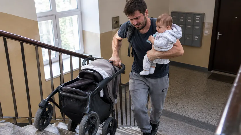 Belgrad'da apartman koridorlarında bebek arabası ve bisiklet tartışması