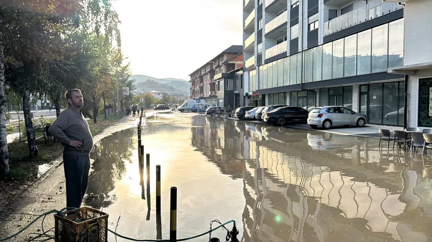 Kragujevc'de Su Arıtım Hatasıyla Yerler Sel Oldu ve Birkaç Mahallede Su Kesintisi Yaşandı.
