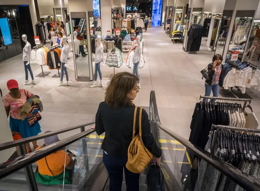 Sırp bir Zara mağazasında çalışan bir kadının anlattığı bizar olaylar büyük ilgi gördü.