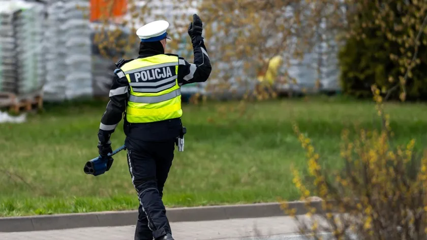Poljska polisiyede 8.000'den fazla boş pozisyon bulunuyor ve farklı eklerle yeni polis memurlarının sayısı önemli ölçüde artabilir.