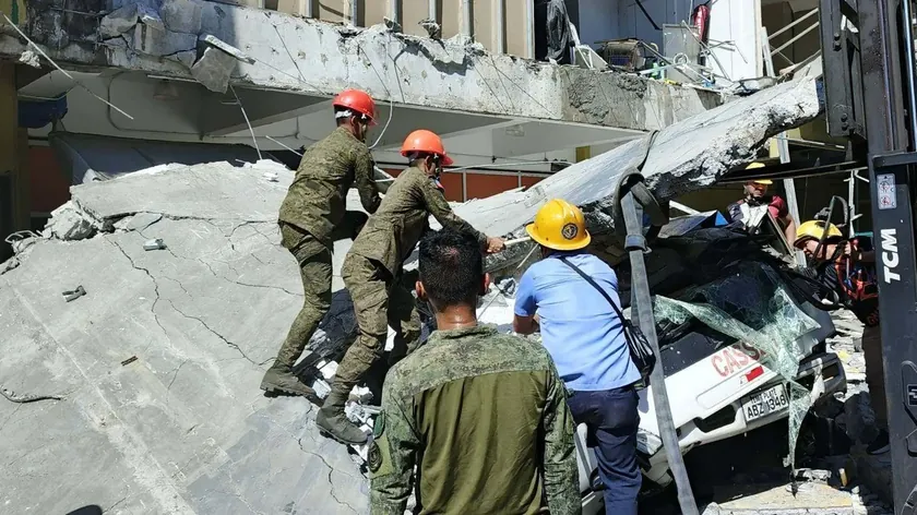 Filipinler'deki 7,8 büyüklüğündeki depremde can kaybı 45'e yükseldi, 17 kişi kayıp