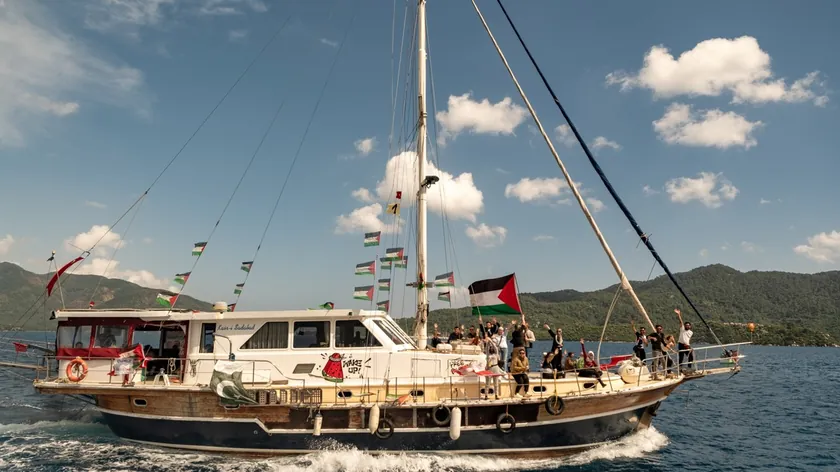 İsrail Gazze'ye yardım taşıyan Sumud filosu gemilerinden 41'ini durdurdu, 10'u yoluna devam etti