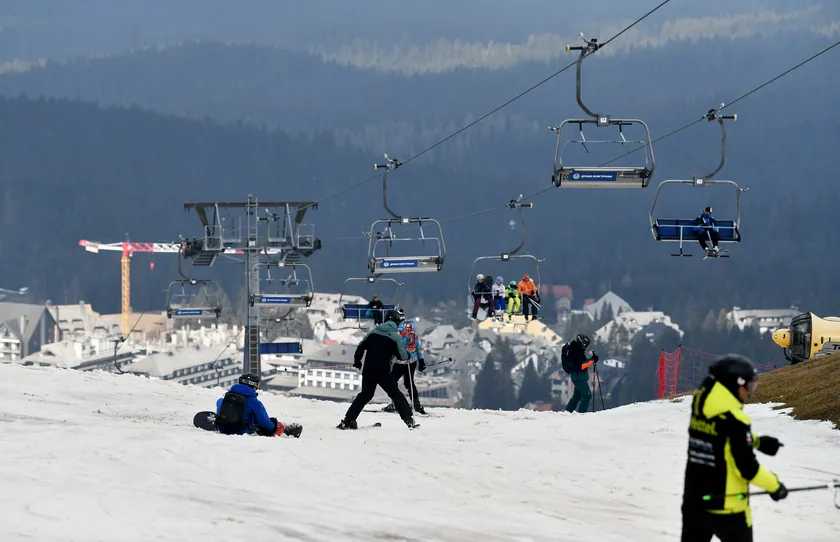 Sırbistan'daki Tornik Kayak Merkezi'nde Teleferik Arızalı