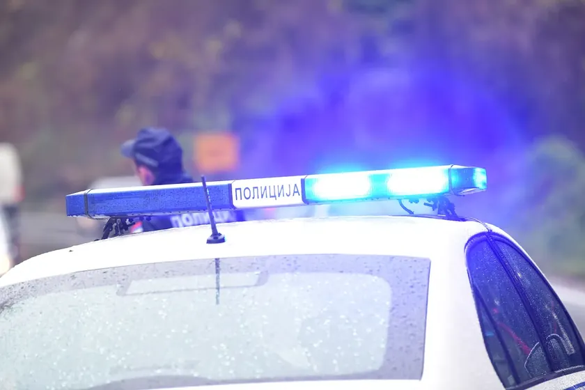 Belgrad yakınlarında eve giren soyguncular ev sahibine işkence yaptı, polis araştırıyor