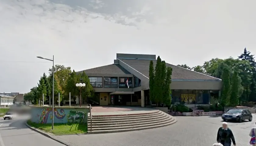 Sırbistan Zrenjanin'deki konserin yüksek maliyeti ve bilet geliri tartışıldı