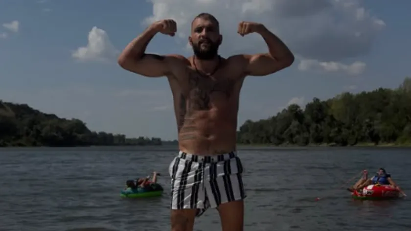 Veljko Ražnatović Dunav'da gezintiyor.