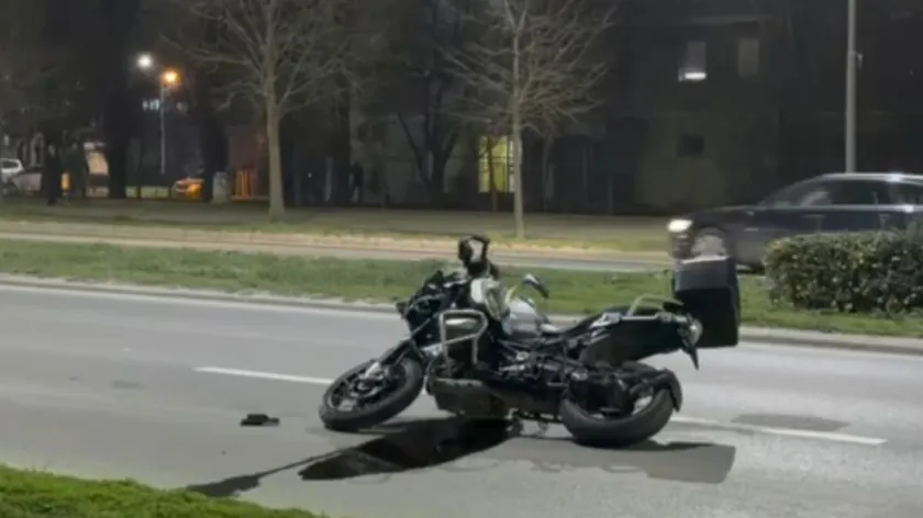 Novi Sad'da Bugün Meydana Gelen Ağır Trafik Kazasında Motosiklet Sürücüsü Canlandırıldı