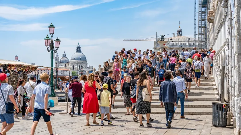 İtalya'nın Venedik kentinde günlük ziyaretçilerden ücret alınmaya devam ediliyor