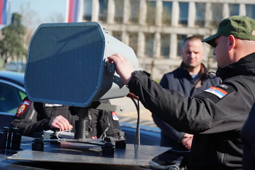 Ziyaretçi hayvanlar üzerinde ses silahı denemeleri yapıldı