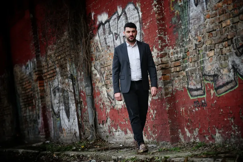 Sırbistan Ortodoks Kilisesi Patrik Porfirije'nin davranışları skandal olarak nitelendi, ihraçlara hazırlandığı belirtildi.