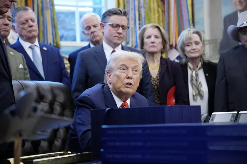 Eski ABD Başkanı Trump gazeteciyi Epstein mağdurları sorusuyla hedef aldı