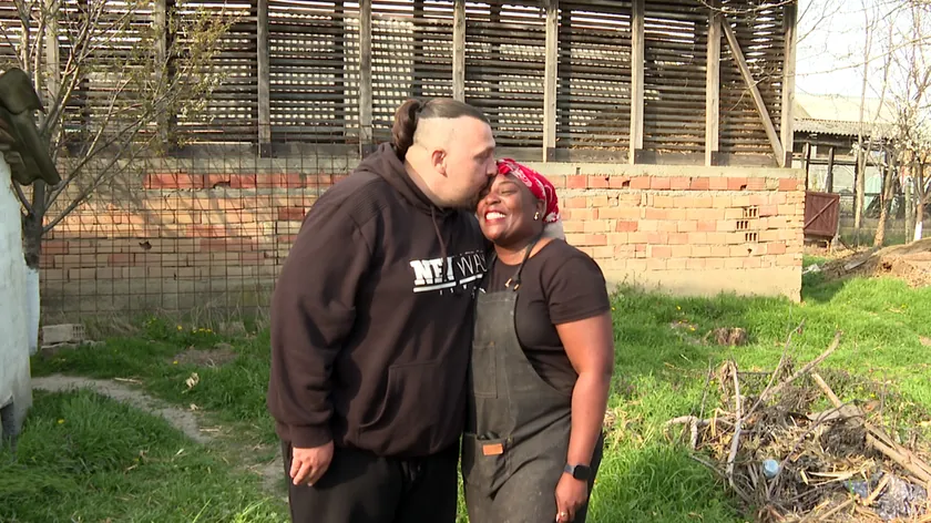 Amerikalı kadın Sırbistan'da Sremli Bojan'a aşık oldu, annesini de yanına getirdi