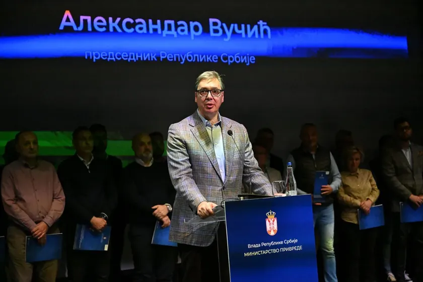 Sırbistan Cumhurbaşkanı Vučić Hindistan'a mühimmat ihracatının tepki çekmeyeceğini bildirdi.