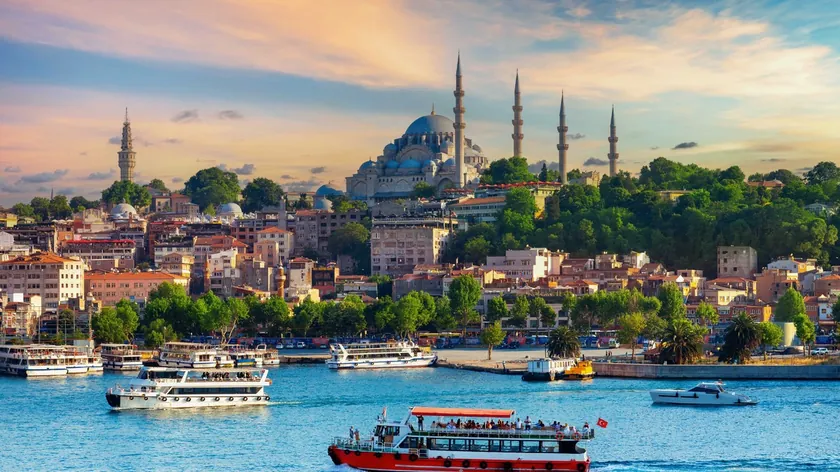 Sırpça'dan gelen "Božić" kelimesi Türkçede "Bodžuk" olarak kullanılıyor.