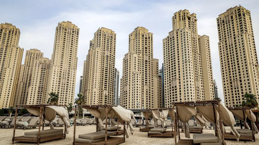 İran Saldırıları Dubai'yi Vurdu: Lüks Turizm Merkezi Hayalet Şehre Dönüşüyor