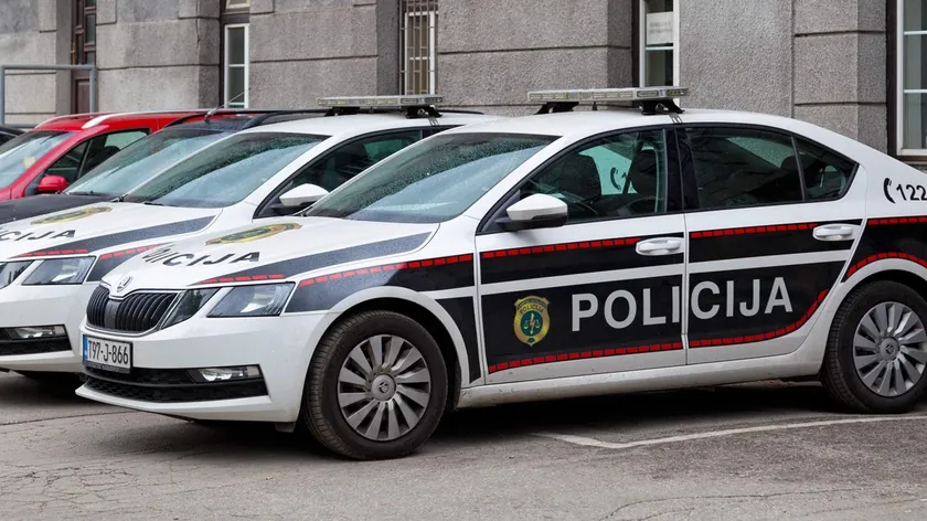 Živinica'da otobüs kazası Otobüs durağa çarptı ve yayalar yaralandı.