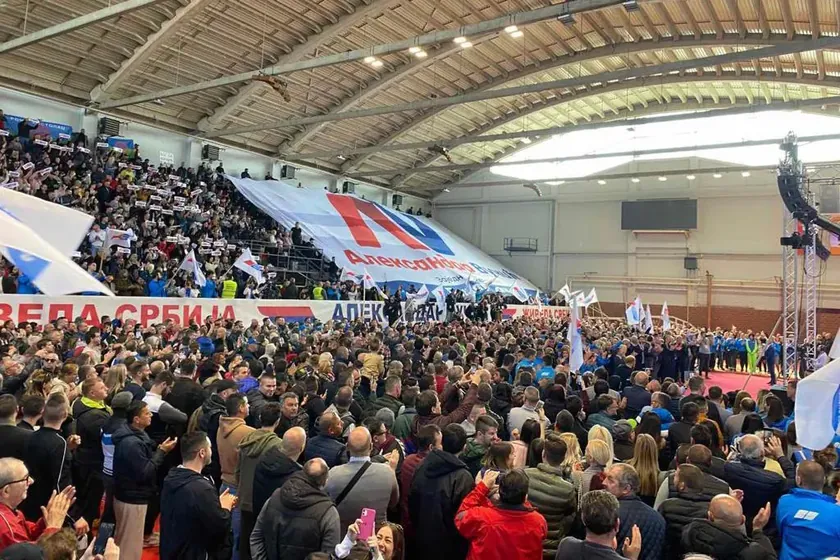 Sırbistan Cumhurbaşkanı Aleksandar Vučić'in Niş ziyaretinden önce yoğun bir baskı yaşanıyor.