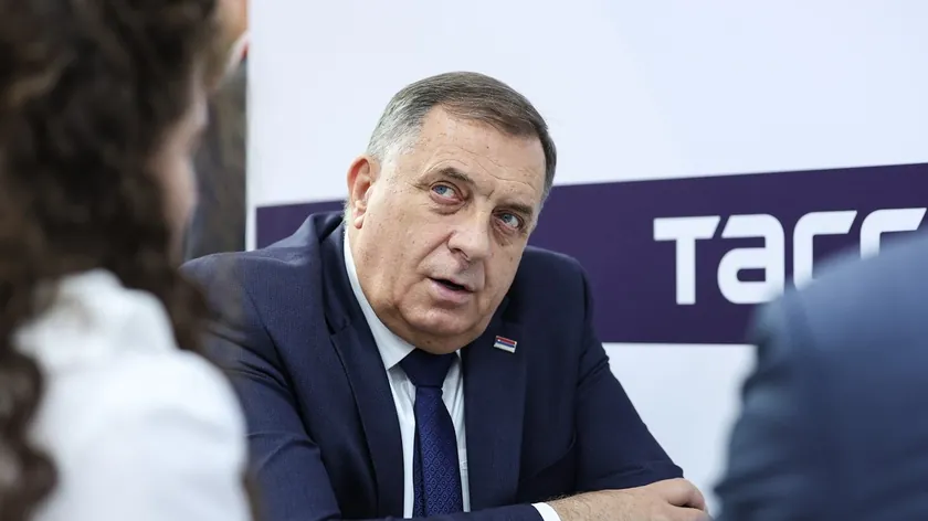 Dodik Taçinin Hagu'daki Yargılaması Adalet Karikatürüdür