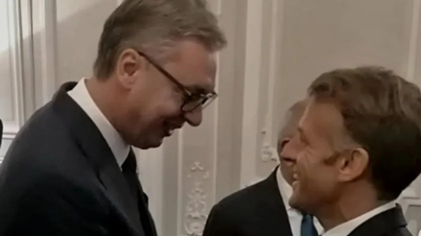 Sırbistan Cumhurbaşkanı Aleksandar Vučić, Fransa'da düzenlenen Uluslararası Uzay Zirvesi'nde Emmanuel Macron ile buluştu.