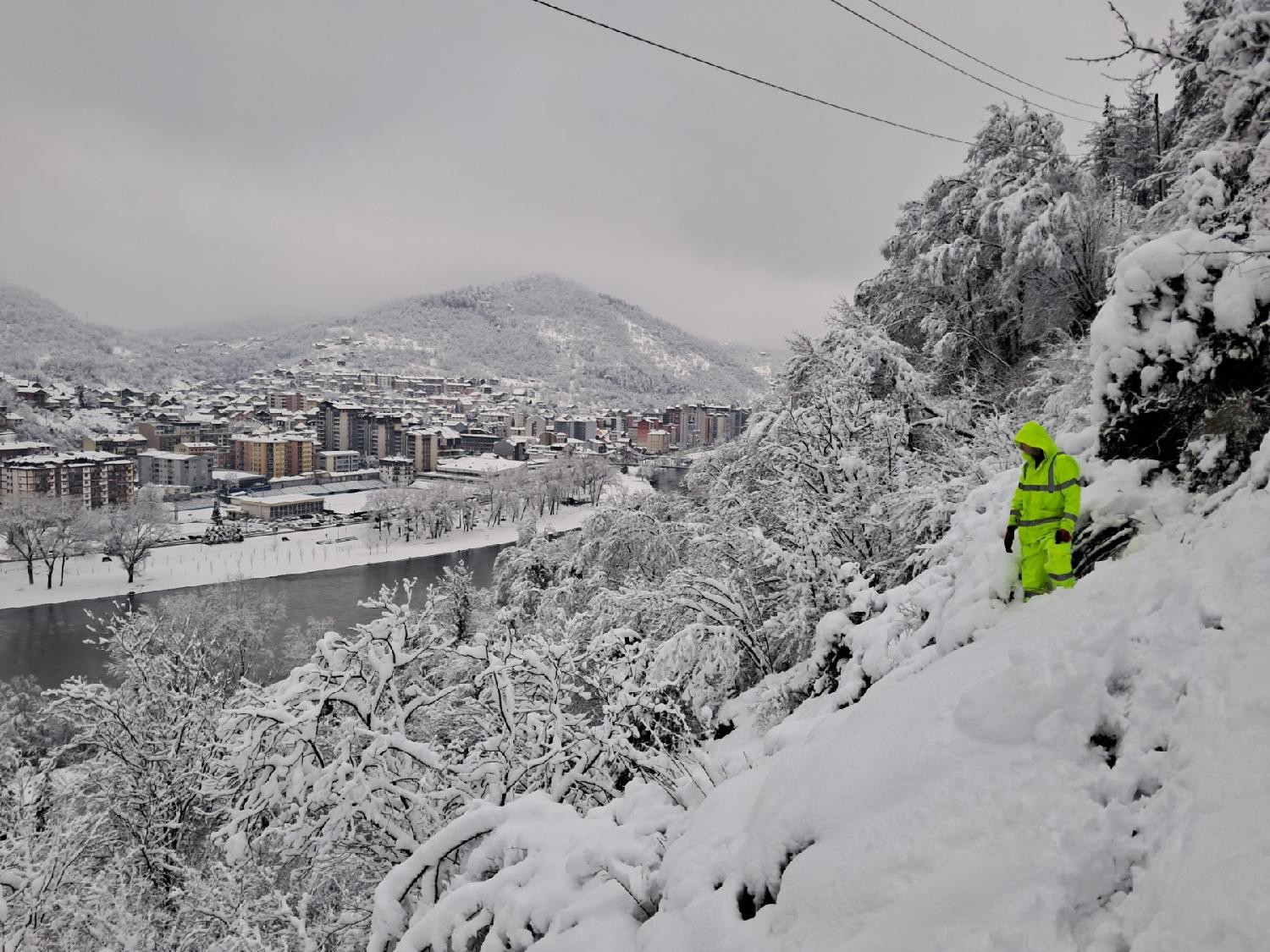 Loznica’da Altyapı Çöküşü: Köylüler 4 Gündür Elektrik ve Su Bekliyor