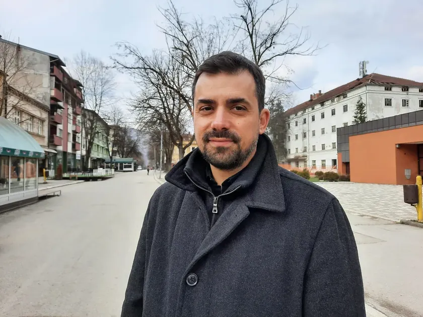 Sırbistan'da muhalefet milletvekili Đokić: İttifak gücü, SNS'nin sınırlı kapasitesine yanıt.