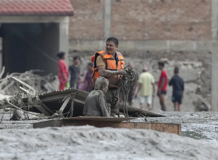 Nepal'da felaketin sebe ortaya koyan nedeni 177 kişi hayatını kaybetti.