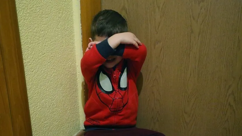 Sırbistan Aile Kanunu Değişiklikleri: Fiziksel Cezalar Yasaklanıyor, Çocuklar Ebeveynleri Şikayet Edebilecek