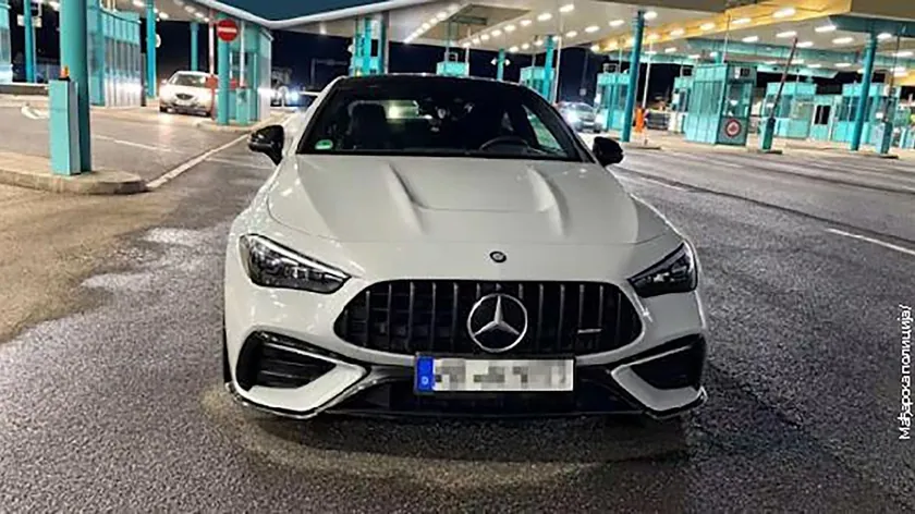 Sırp vatandaşı, aranma kaydı bulunan lüks Mercedes ile sınırda yakalandı