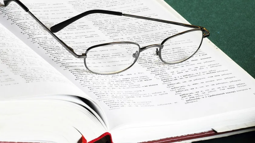 Sırpça'daki "ženirati se" ifadesinin anlamı ve kökeni hakkında bilgi veren haber.