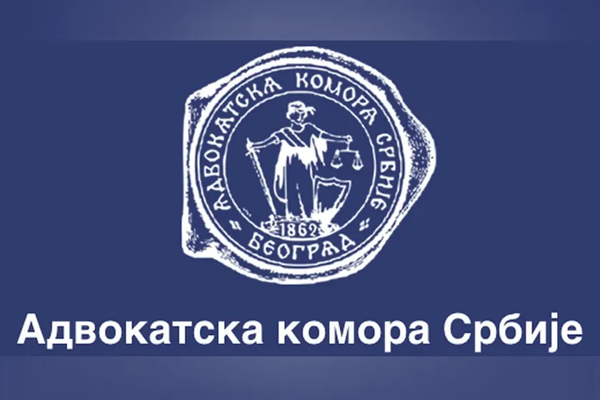 Sırbistan'da avukatlar, yargı sistemini değiştiren yasalar nedeniyle acil genel kurul istedi.