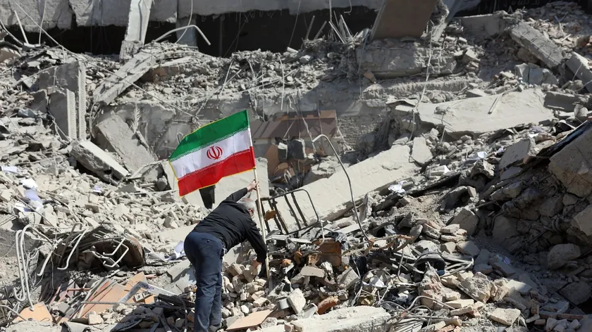 İran'da Hava Saldırıları Can Kaybına Yol Açarken, Halk Büyük Endişe Duyuyor