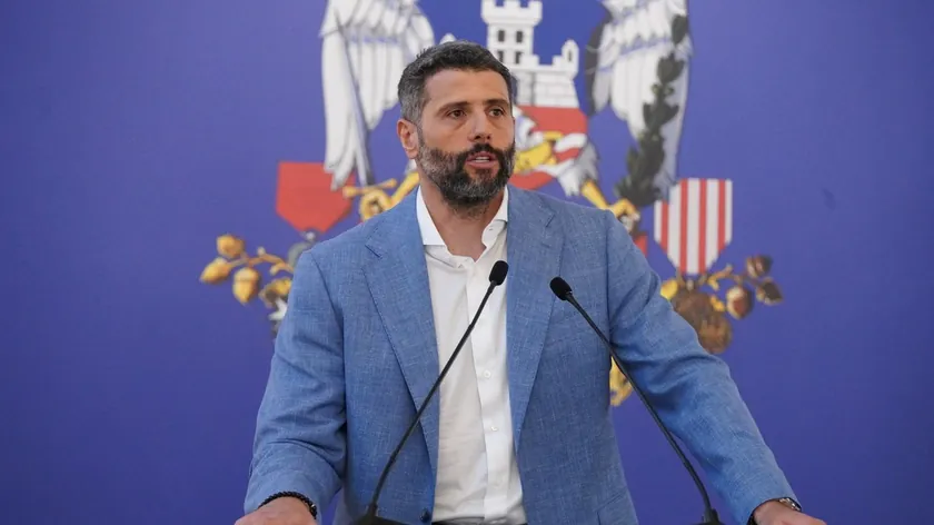 Belgrad Belediye Başkanı Šapić, meclis üyesine saldırı suçlamasını reddetti