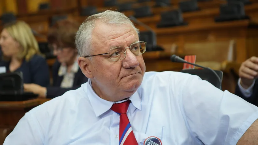 SRS, "Birleşik Sırbistan" listesinden yarışacak ve Vučić'i destekleyecek.