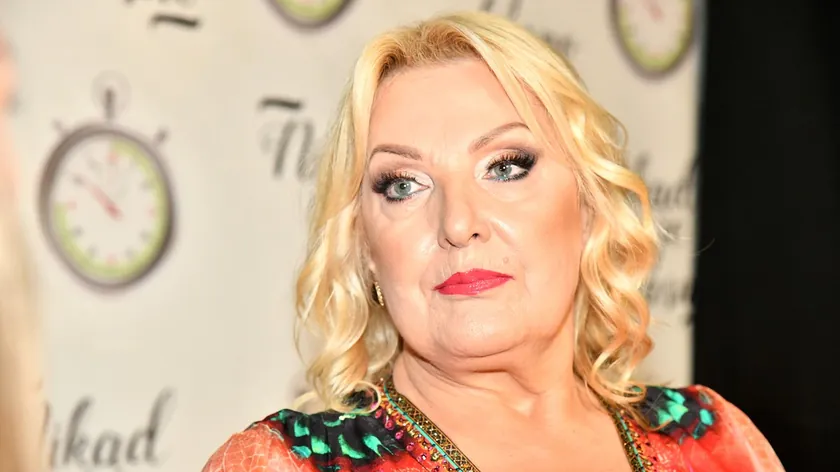 Sırp şarkıcı Snežana Đurišić'in konserti sırasında yaşanan skandal