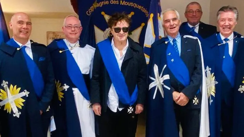 Ünlü Sırp müzisyen Goran Bregović Fransa'da onursal Gaskonya silahşoru unvanını aldı