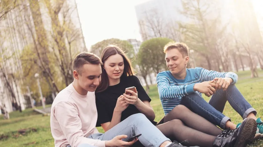 Tinejdžerler Instagram ve Facebook'ta büyük kısıtlamalarla karşı karşıya kalacak Beğenmeler ve filtreler devre dışı bırakılacak, işte neler daha uygulanıyor.
