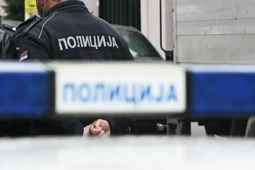 Sırbistan Trgovişte'de bir okul müdürü ile iki görevli yolsuzluktan gözaltında