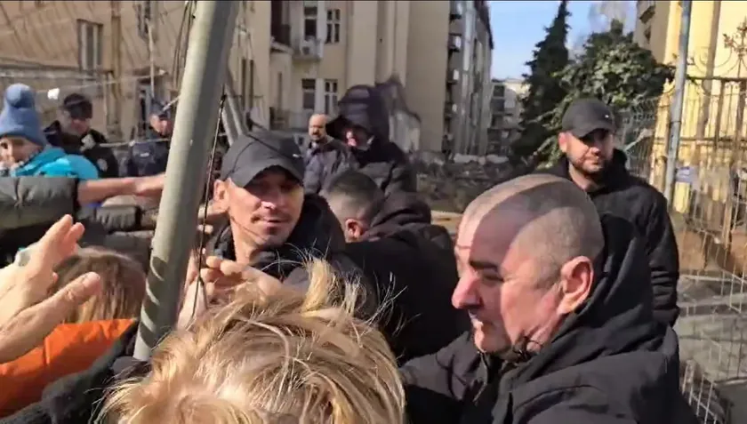 Sırbistan Belgrad Kneza Miloşa'da inşaat alanında vatandaşlar ile güvenlik çatıştı.