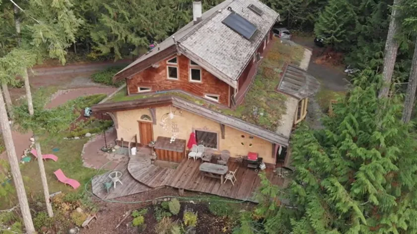 Saman ve kilden yapılmış ev 300 yıl dayanıyor, yangına karşı dirençli olduğu belirtildi