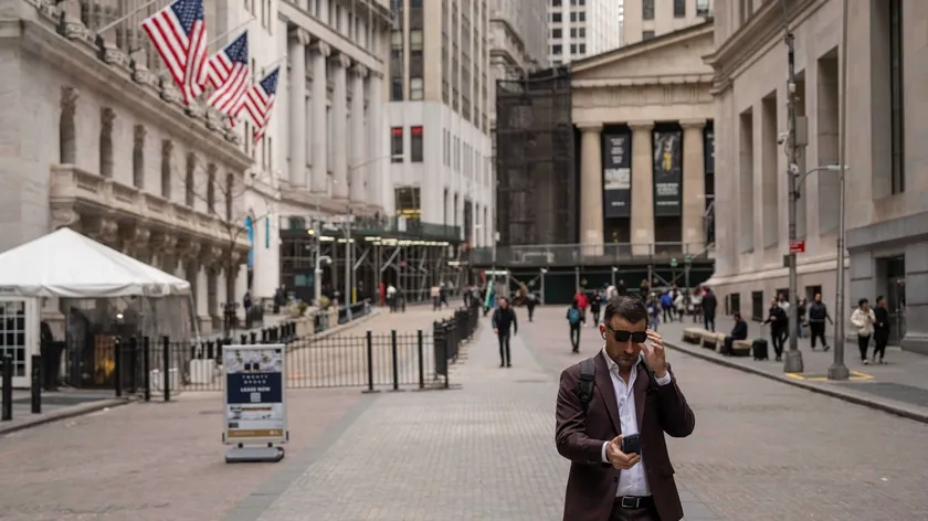 Wall Street'te Petrol Fiyatları Dalgalı: Nasdaq Yükseldi, Dow ve S&P500 Düştü